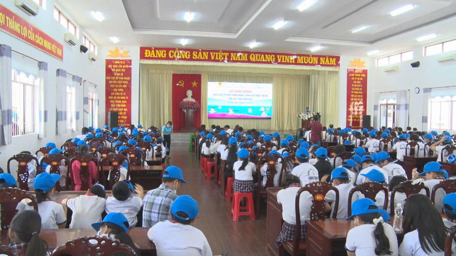 Quang cảnh buổi lễ phát động. Quang cảnh buổi lễ phát động.