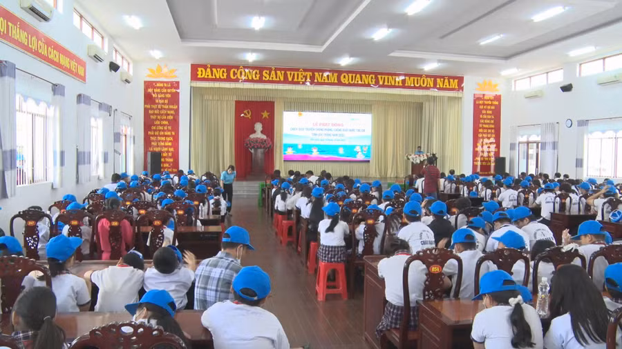 Quang cảnh buổi lễ phát động.