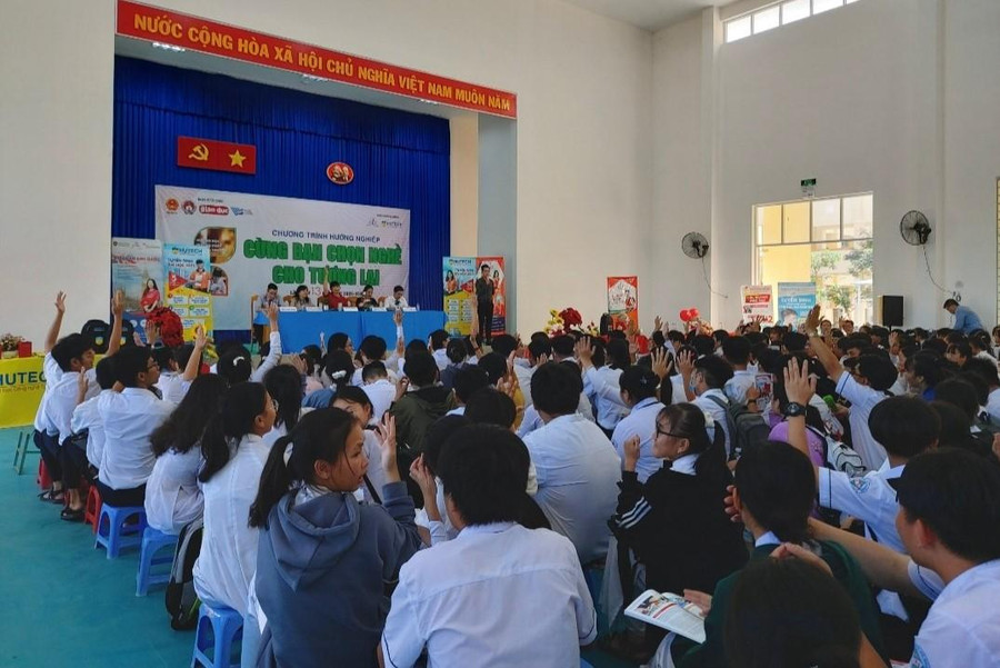 Chương trình “Cùng bạn chọn nghề cho tương lai” được tổ chức tại Trường THPT An Nghĩa hàng năm.