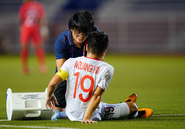 Chấn thương của Quang Hải là điều khiến U22 Việt Nam gặp khó. Chấn thương của Quang Hải là điều khiến U22 Việt Nam gặp khó.