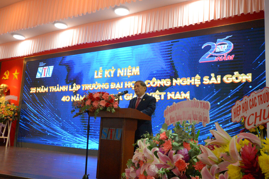 PGS. TS Cao Hào Thi phát biểu tại buổi lễ. PGS. TS Cao Hào Thi phát biểu tại buổi lễ.