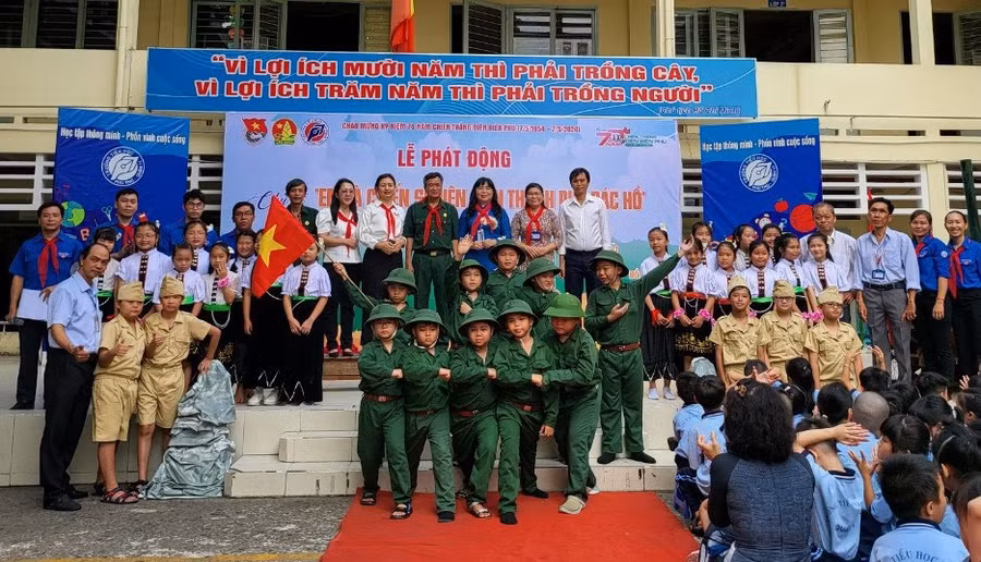 Trường tiểu học Phú Thọ phát động 7 tuần thi đua chào mừng kỷ niệm 70 năm chiến thắng điện biên phủ.