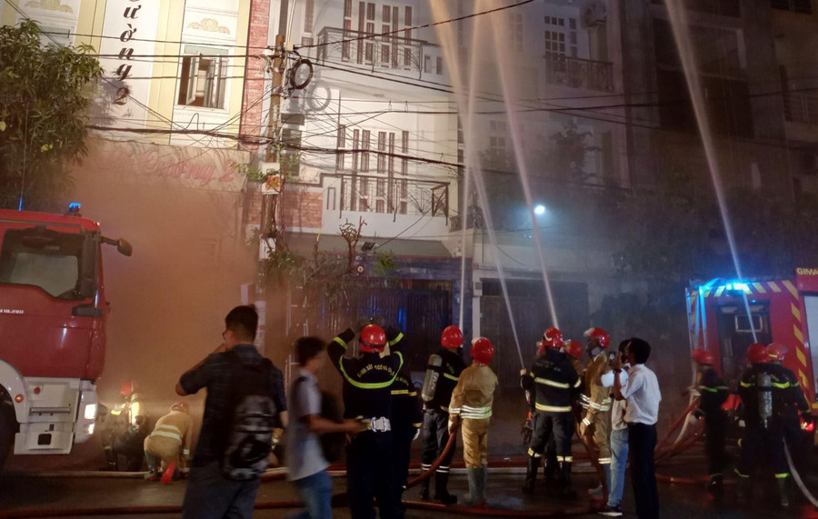 Thực tập chữa cháy, cứu nạn cứu hộ tại “Tổ liên gia an toàn PCCC” trên địa bàn tổ dân phố 20, khu phố 3, phường Bình Trị Đông B, quận Bình Tân (TPHCM). Ảnh: Cảnh sát PCCC.