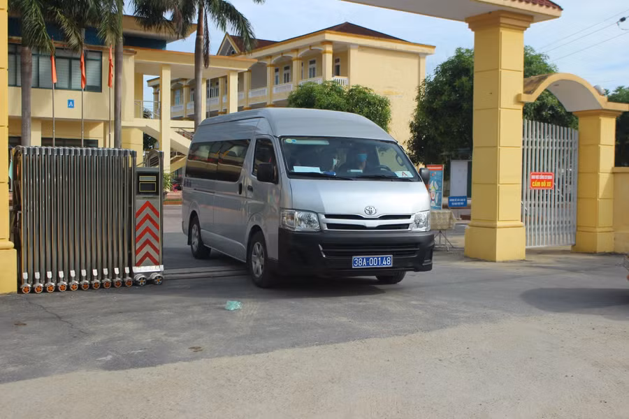 Để hỗ trợ thí sinh tham dự kỳ thi, Sở GD&amp;ĐT Hà Tĩnh đã miễn phí toàn bộ chi phí xe đưa đón, chỗ ăn nghỉ cho thí sinh. Sở cũng đã lên phương án thực hiện các biện pháp phòng, chống dịch Covid-19 theo yêu cầu của tỉnh Bắc Giang, đảm bảo an toàn cho thí sinh.