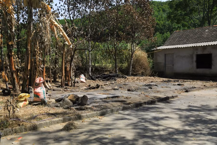 Hàng chục nhà chứa rơm bị kẻ xấu thiêu rụi tại xã Sơn Tiến (huyện Hương Sơn).