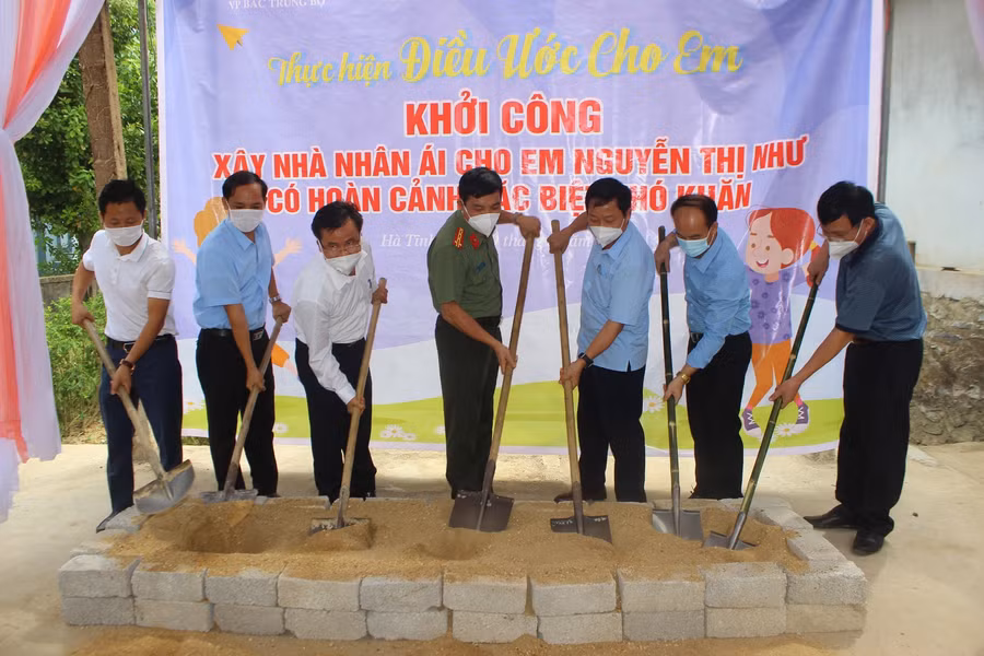 Khởi công xây nhà nhân ái cho em Nguyễn Thị Như (xã Gia Phố, huyện Hương Khê)