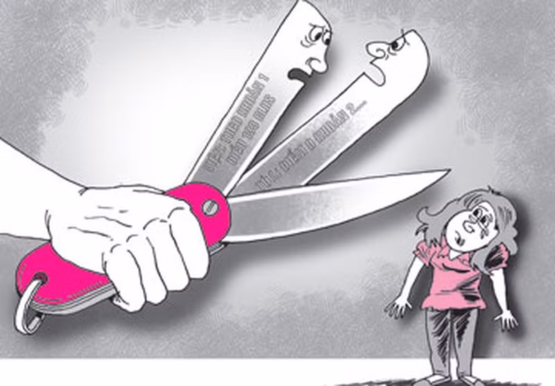  Dùng dao khống chế nhân viên quỹ tín dụng để cướp tiền