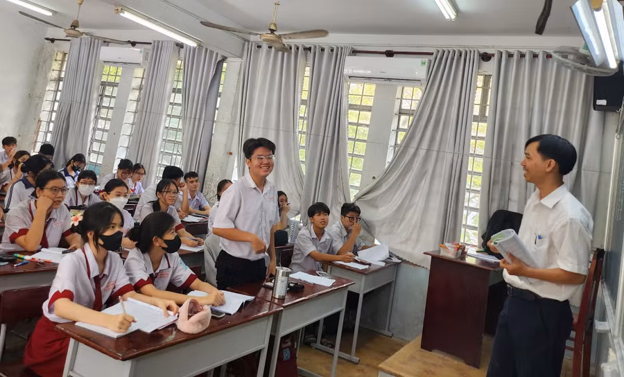 Thầy trò Trường THPT Trường Chinh, quận 12 trong một giờ học.