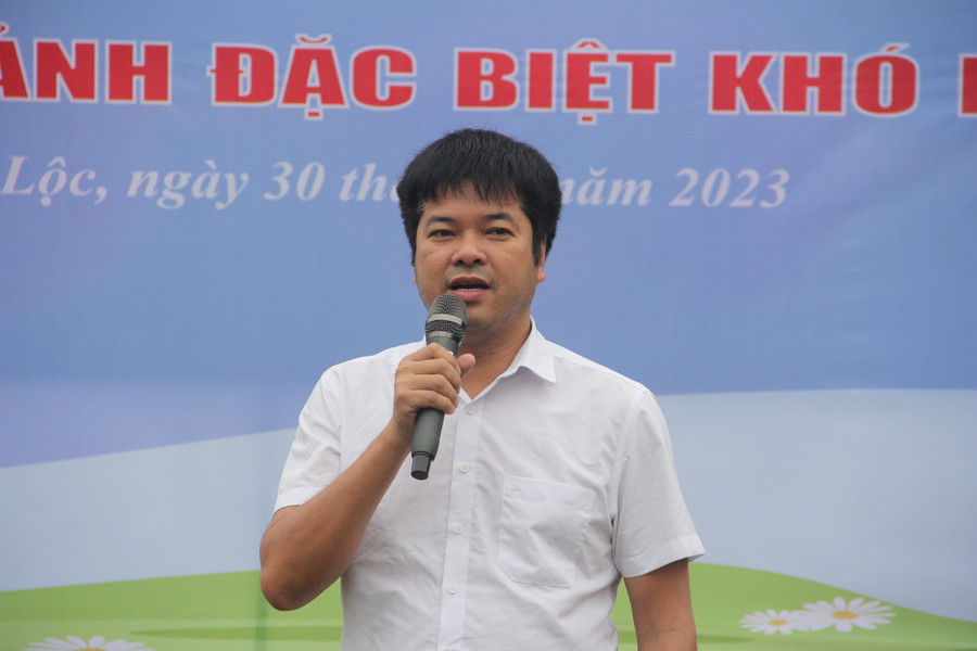 Ông Nguyễn Văn Dũng - Trưởng đại diện văn phòng báo GD&TĐ khu vực MTTN phát biểu tại lễ khởi công. Ông Nguyễn Văn Dũng - Trưởng đại diện văn phòng báo GD&TĐ khu vực MTTN phát biểu tại lễ khởi công.