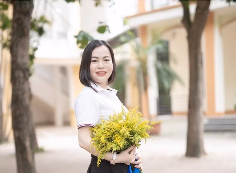 Cô giáo Nguyễn Thị Quỳnh Giang - GV Trường THPT Hồng Lĩnh, Hà Tĩnh. Cô giáo Nguyễn Thị Quỳnh Giang - GV Trường THPT Hồng Lĩnh, Hà Tĩnh.