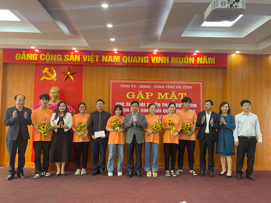 Hà Tĩnh xếp thứ 2 toàn quốc về số lượng học sinh đạt giải nhất tại kỳ thi HSG quốc gia năm 2023. Hà Tĩnh xếp thứ 2 toàn quốc về số lượng học sinh đạt giải nhất tại kỳ thi HSG quốc gia năm 2023.