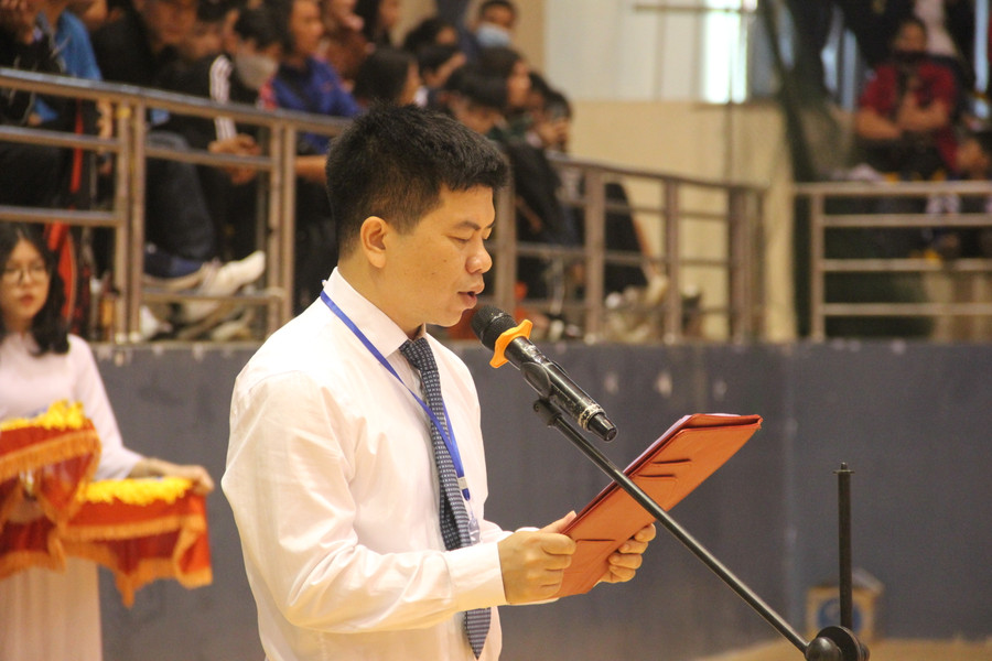 Ông Nguyễn Hồng Cường - Phó Giám đốc Sở GD&ĐT Hà Tĩnh đọc diễn văn khai mạc Đại hội. Ông Nguyễn Hồng Cường - Phó Giám đốc Sở GD&ĐT Hà Tĩnh đọc diễn văn khai mạc Đại hội.