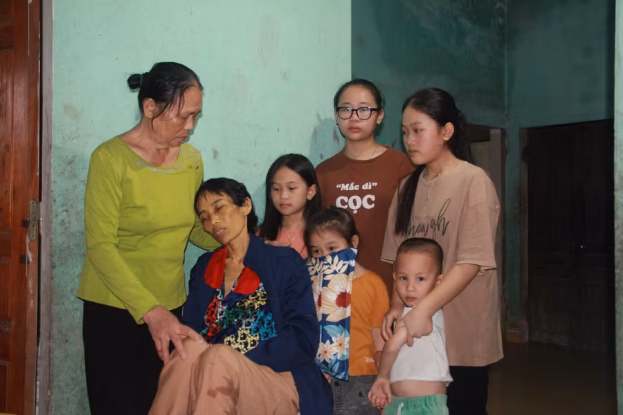 Niềm trăn trở của người phụ nữ trước lúc nhắm mắt xuôi tay là 5 đứa con còn thơ dại.