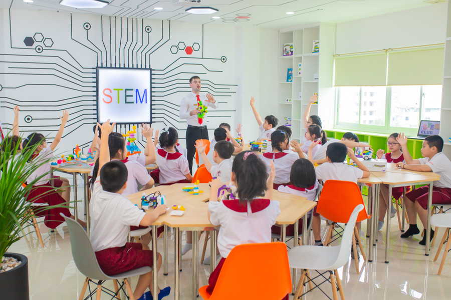 Tiết học STEM của học sinh. Tiết học STEM của học sinh.