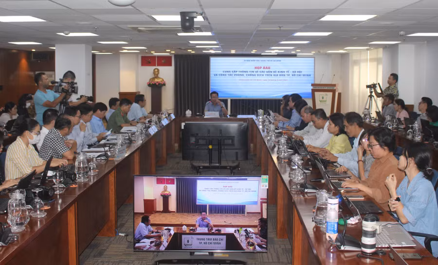 Toàn cảnh buổi họp báo chiều 18/5.