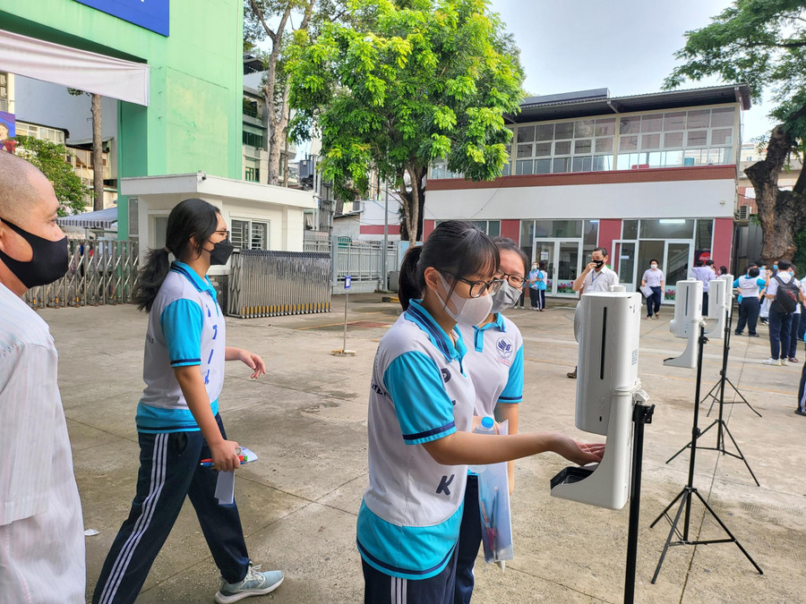 Công tác phòng, chống dịch Covid-19 được thực hiện nghiêm túc tại các điểm thi.