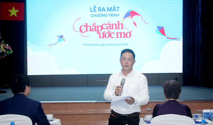 Nhà báo Nguyễn Anh Tú - Phó Trưởng Cơ quan Thường trú Báo Giáo dục và Thời đại tại TPHCM chia sẻ thông tin về chương trình với các cơ quan báo chí. Nhà báo Nguyễn Anh Tú - Phó Trưởng Cơ quan Thường trú Báo Giáo dục và Thời đại tại TPHCM chia sẻ thông tin về chương trình với các cơ quan báo chí.