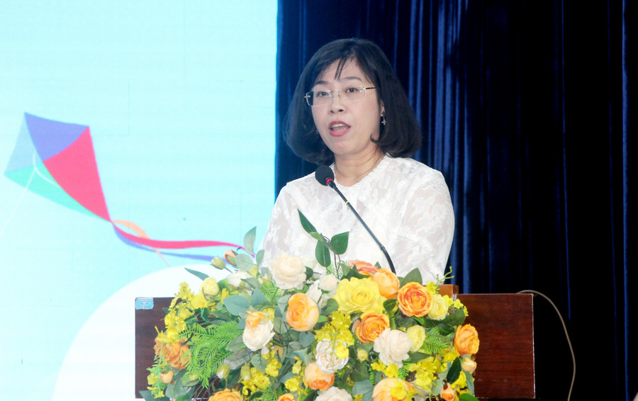 Tiến sĩ Trần Ái Cầm, Hiệu trưởng Trường Đại học Nguyễn Tất Thành phát biểu tại buổi lễ ra mắt. Tiến sĩ Trần Ái Cầm, Hiệu trưởng Trường Đại học Nguyễn Tất Thành phát biểu tại buổi lễ ra mắt.