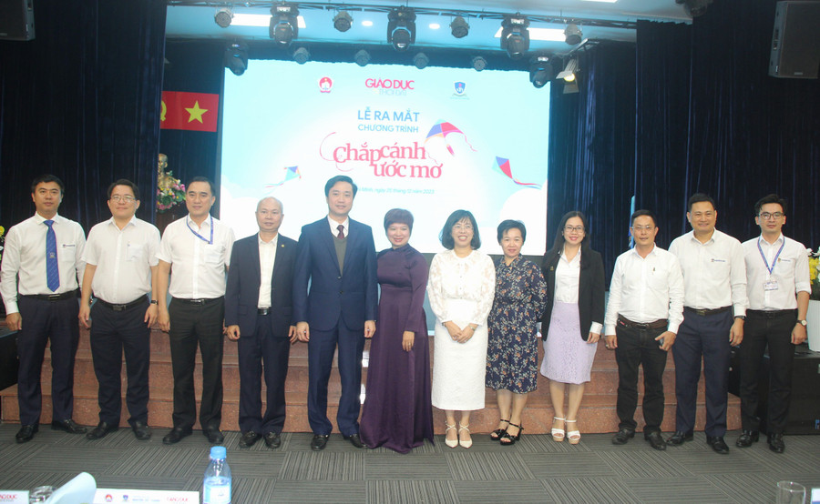 Buổi lễ ra mắt có sự tham gia của lãnh đạo đến từ các đơn vị. Buổi lễ ra mắt có sự tham gia của lãnh đạo đến từ các đơn vị.