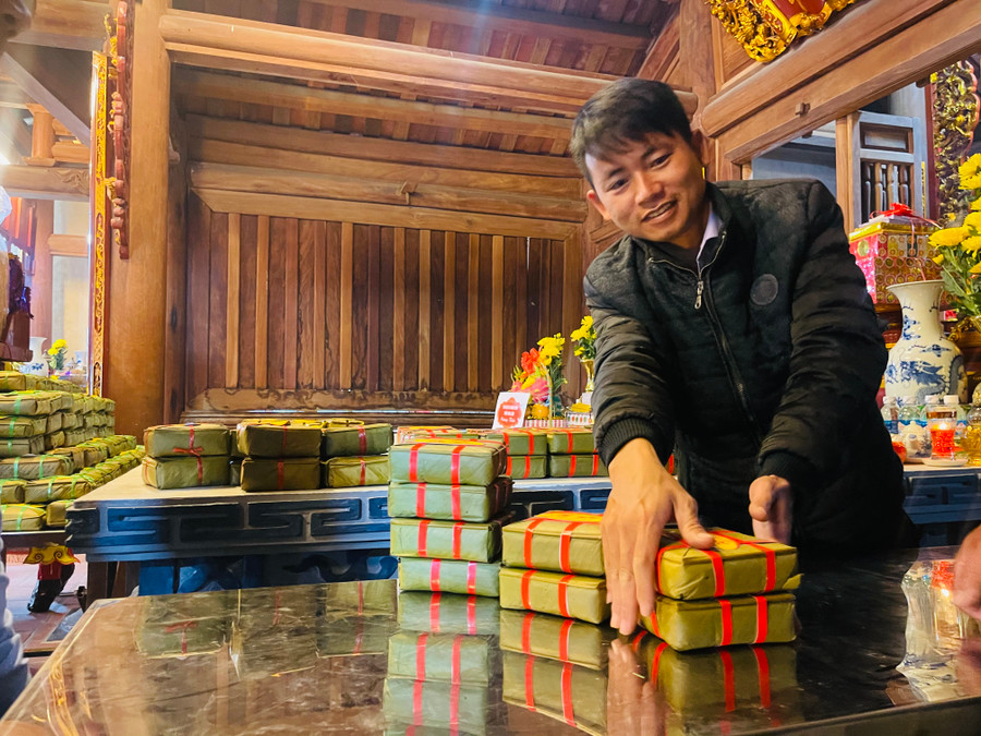 Ở phần điện chính, mỗi thôn sẽ chọn ra 20 bánh đẹp nhất để bày biện dâng lễ chung. Ở phần điện chính, mỗi thôn sẽ chọn ra 20 bánh đẹp nhất để bày biện dâng lễ chung.