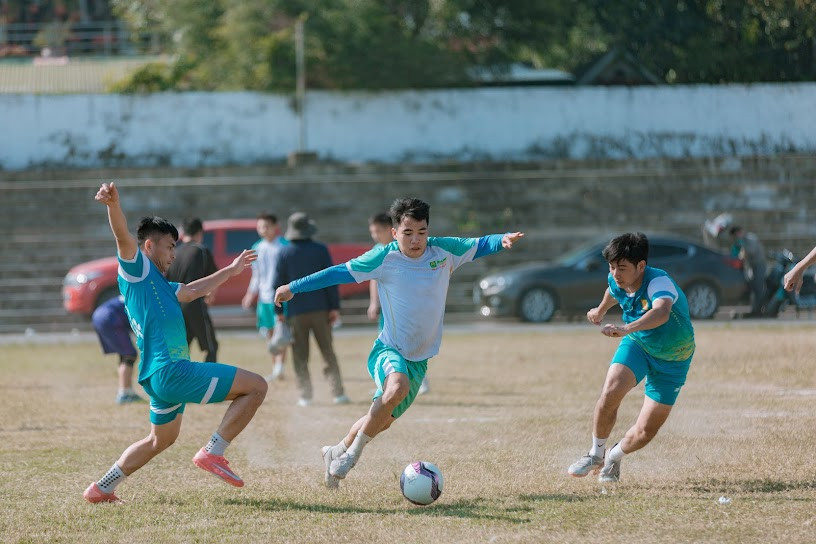 Dù là giải đấu không chuyên nhưng các vận động viên đã thi đấu với quyết tâm cao, cống hiến nhiều pha bóng đẹp mắt.