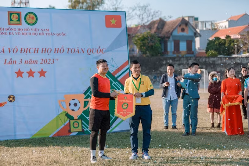 ... các giải phụ cho cá nhân, tập thể xuất sắc.