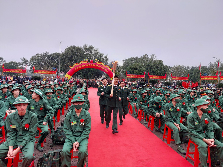 Trong đợt này, huyện Thạch Hà có 157 thanh niên lên đường nhập ngũ. Trong số đó 19 tân binh bổ sung vào Công an tỉnh Hà Tĩnh, 33 tân binh bổ sung vào Sư đoàn 324 (Quân khu 4) 8 tân binh vào Trung đoàn 841 (Bộ CHQS tỉnh), 7 tân binh bổ sung vào Bộ đội Biên phòng tỉnh, Vùng 2 Cảnh sát biển, Lữ đoàn Thông tin 80 (Quân khu 4) mỗi đơn vị 1 tân binh. Trong đợt này, huyện Thạch Hà có 157 thanh niên lên đường nhập ngũ. Trong số đó 19 tân binh bổ sung vào Công an tỉnh Hà Tĩnh, 33 tân binh bổ sung vào Sư đoàn 324 (Quân khu 4) 8 tân binh vào Trung đoàn 841 (Bộ CHQS tỉnh), 7 tân binh bổ sung vào Bộ đội Biên phòng tỉnh, Vùng 2 Cảnh sát biển, Lữ đoàn Thông tin 80 (Quân khu 4) mỗi đơn vị 1 tân binh.