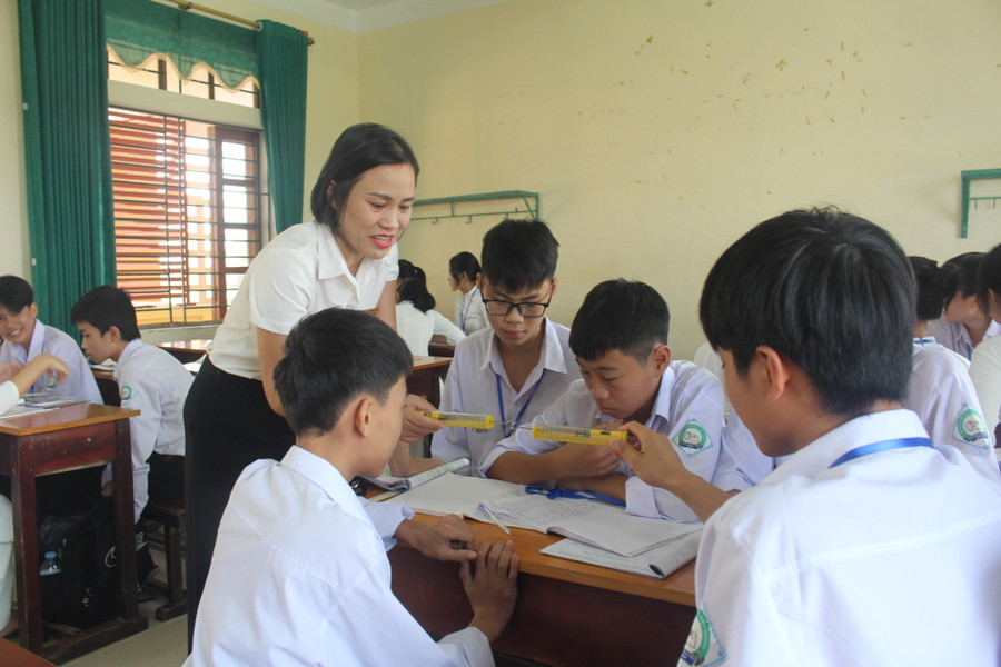 Qua mỗi kỳ thi thử, giáo viên và học sinh có dịp đánh giá lại năng lực và có hướng điều chuyển ôn tập phù hợp. Qua mỗi kỳ thi thử, giáo viên và học sinh có dịp đánh giá lại năng lực và có hướng điều chuyển ôn tập phù hợp.