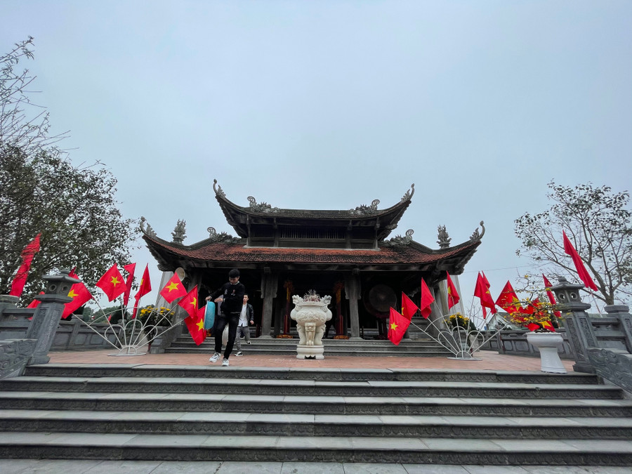 Bánh chưng sau khi được hoàn thành, người dân các thôn sẽ tổ chức đội lễ đưa đến nhà thờ Vua Mai Hắc Đế nằm tại thôn Mai Lâm (xã Mai Phụ, huyện Lộc Hà). Bánh chưng sau khi được hoàn thành, người dân các thôn sẽ tổ chức đội lễ đưa đến nhà thờ Vua Mai Hắc Đế nằm tại thôn Mai Lâm (xã Mai Phụ, huyện Lộc Hà).