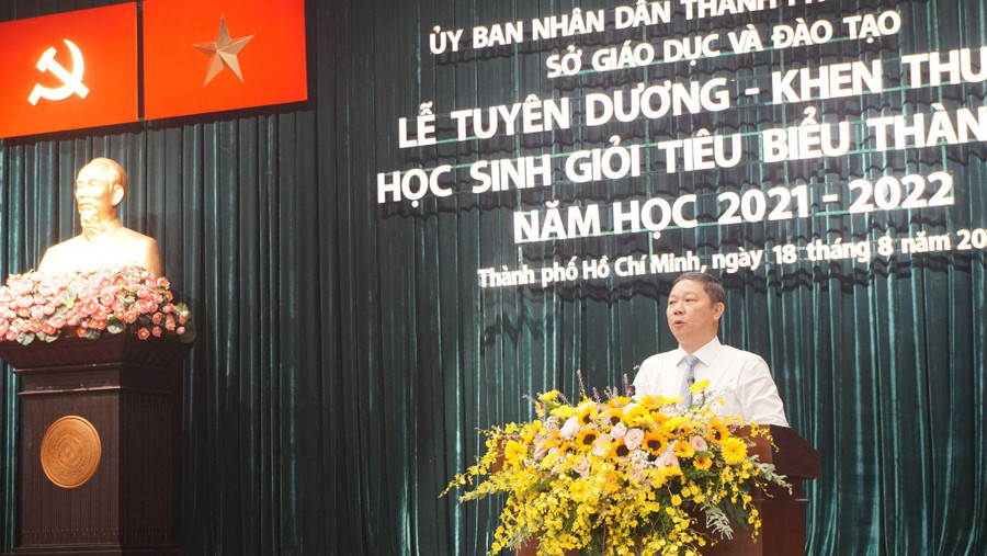 Ông Dương Anh Đức phát biểu tại buổi Lễ tuyên dương, khen thưởng. Ông Dương Anh Đức phát biểu tại buổi Lễ tuyên dương, khen thưởng.