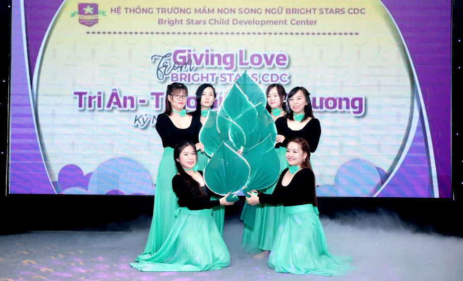 Lễ tri ân Giving Love - Trao gửi yêu thương của Hệ thống Bright Stars CDC kỉ niệm 20/11. Lễ tri ân Giving Love - Trao gửi yêu thương của Hệ thống Bright Stars CDC kỉ niệm 20/11.