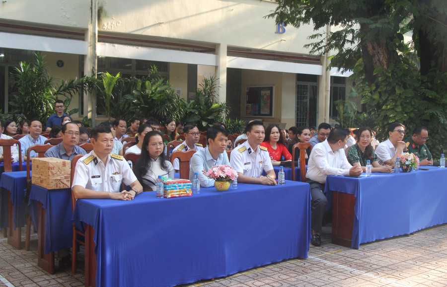 Các đại biểu tham dự hoạt động.