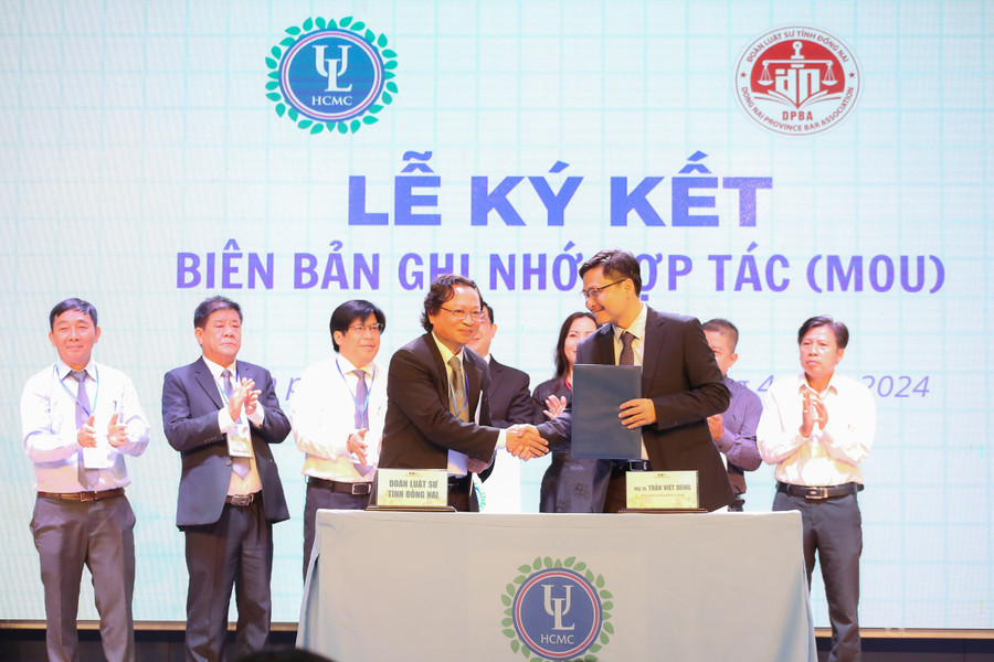 Trường Đại học Luật ký kết cùng đoàn luật sư Đồng Nai. Trường Đại học Luật ký kết cùng đoàn luật sư Đồng Nai.