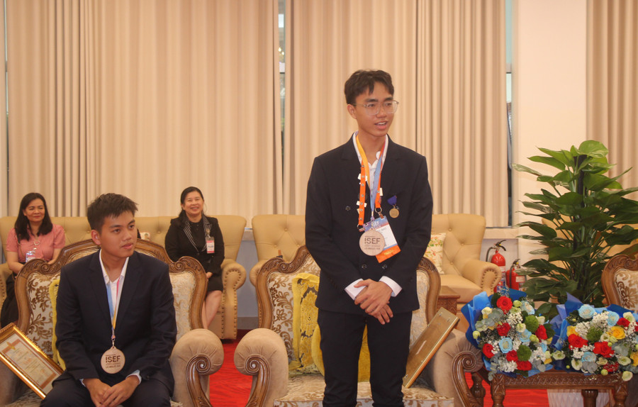 Em Nguyễn Lê Quốc Bảo phát biểu tại buổi gặp mặt. Em Nguyễn Lê Quốc Bảo phát biểu tại buổi gặp mặt.