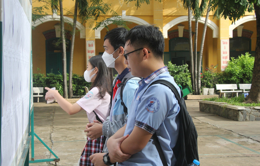 Các thí sinh tại điểm thi Trường THPT Trưng Vương xem số báo danh và sơ đồ phòng thi. Các thí sinh tại điểm thi Trường THPT Trưng Vương xem số báo danh và sơ đồ phòng thi.