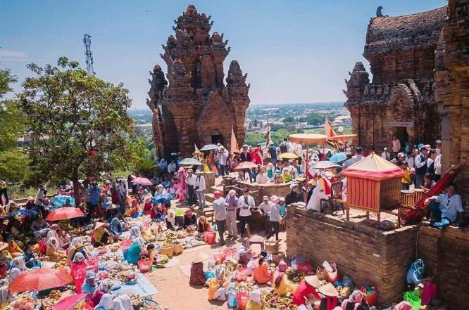 Katê là Lễ hội dân gian đặc sắc nhất của người Chăm ở Ninh Thuận. Ảnh: Thế Anh. Katê là Lễ hội dân gian đặc sắc nhất của người Chăm ở Ninh Thuận. Ảnh: Thế Anh.