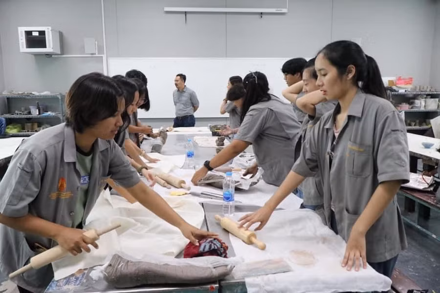 Hoạt động trao đổi học thuật, kinh nghiệm giữa hai trường được tổ chức hàng năm.