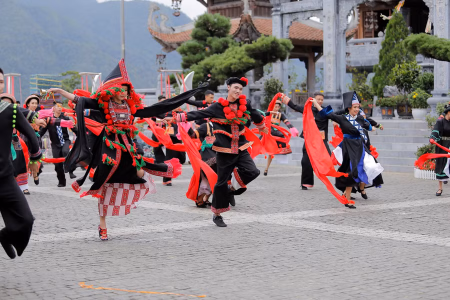 Sự kiện có sự tham gia biểu diễn của các nghệ sỹ chuyên nghiệp...