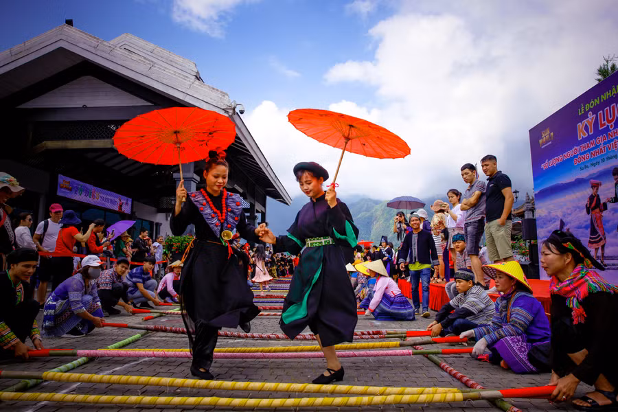 Xác nhận kỉ lục người nhảy sạp trong một ngày đông nhất Việt Nam