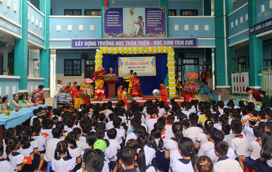 Không khí tại Trường tiểu học Thạnh An dịp khai giảng năm học mới. Không khí tại Trường tiểu học Thạnh An dịp khai giảng năm học mới.