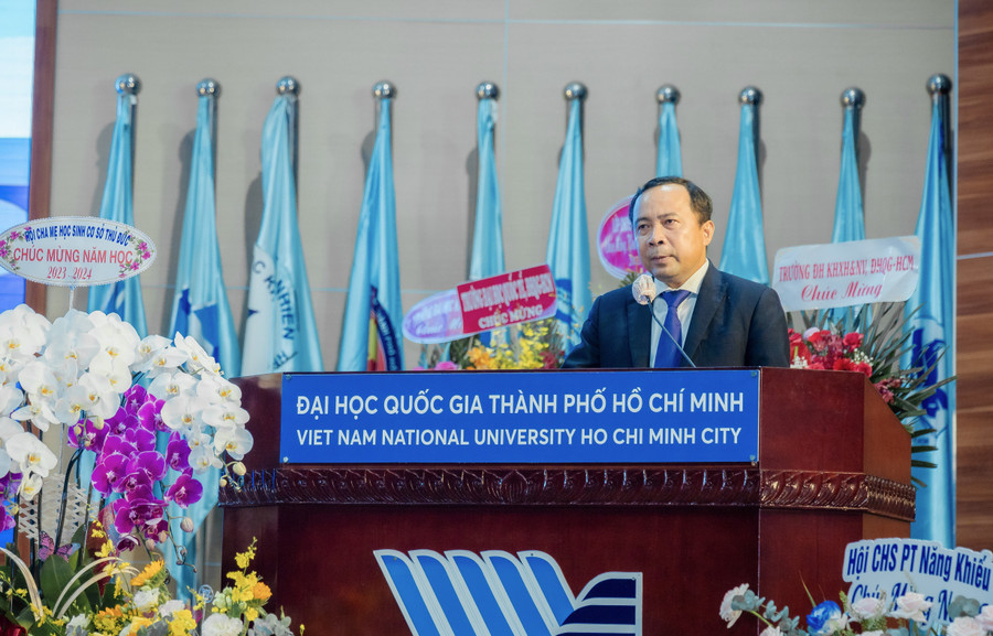 PGS.TS Vũ Hải Quân phát biểu tại lễ khai giảng. PGS.TS Vũ Hải Quân phát biểu tại lễ khai giảng.