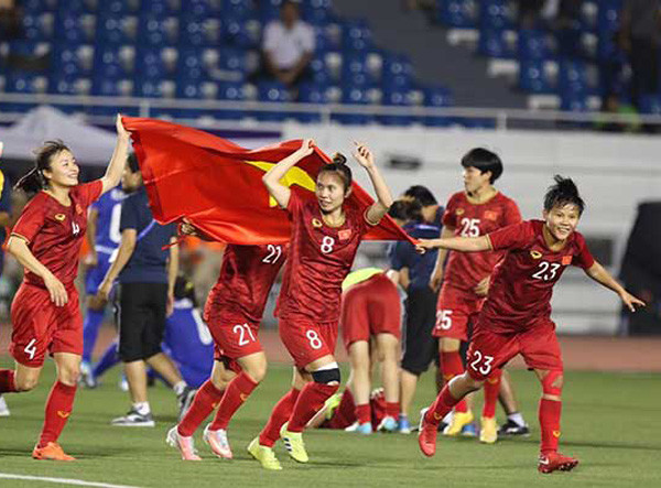 Niềm vui chiến thắng của các cô gái sau khi tiếng còi trận chung kết SEA Games 30 với Thái Lan cất lên. Niềm vui chiến thắng của các cô gái sau khi tiếng còi trận chung kết SEA Games 30 với Thái Lan cất lên.