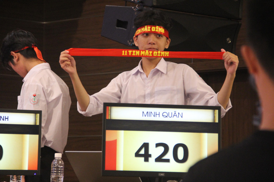 Nguyễn Minh Quân đã giành số điểm áp đảo để trở thành chủ nhân của vòng nguyệt quế Đường lên đỉnh Olympia THPT chuyên Hà Tĩnh năm 2022.