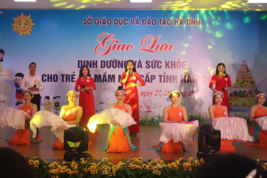 Ở phần nội dung, các đội sẽ tuyên truyền kiến thức dinh dưỡng cho trẻ mầm non, kinh nghiệm xử lý tình huống trong chăm sóc, nuôi dưỡng trẻ với thời gian không quá 15 phút. Ở phần nội dung, các đội sẽ tuyên truyền kiến thức dinh dưỡng cho trẻ mầm non, kinh nghiệm xử lý tình huống trong chăm sóc, nuôi dưỡng trẻ với thời gian không quá 15 phút.