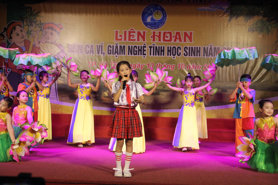 Trong đêm liên hoan, BTC đã lựa chọn 8 tiết mục đặc sắc để công diễn.