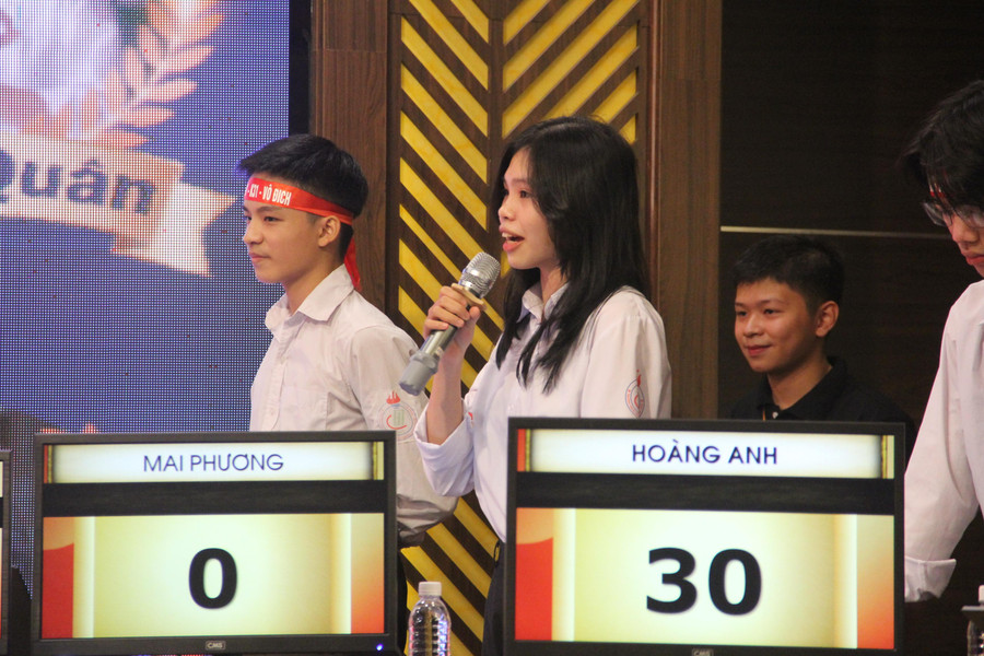 Thí sinh Nguyễn Thị Mai Phương - nhà leo núi nữ duy nhất tại trận chung kết.