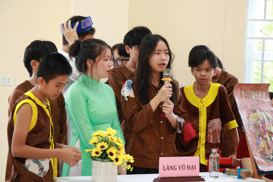 Dưới hình thức một cuộc thi, các em học sinh iSchool Hà Tĩnh được chia thành 3 đội chơi để tham gia tranh tài. Dưới hình thức một cuộc thi, các em học sinh iSchool Hà Tĩnh được chia thành 3 đội chơi để tham gia tranh tài.