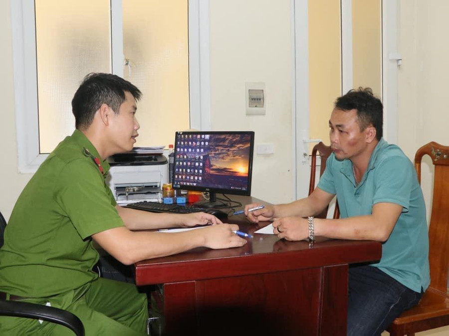 Trần Đình Nhất tại cơ quan công an. Ảnh: CA thị xã Kỳ Anh