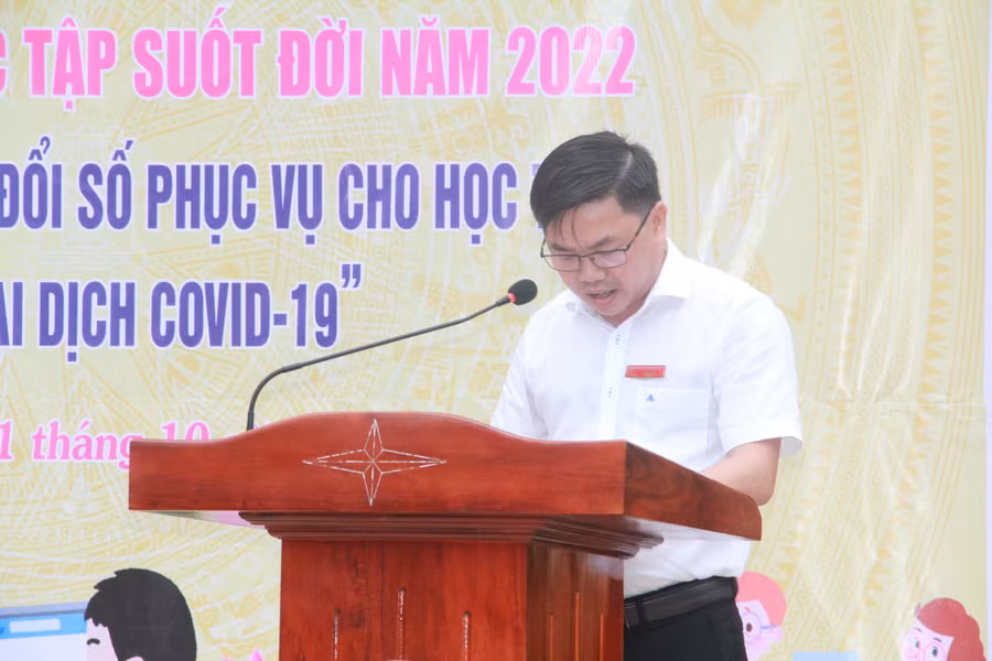 Ông Lê Ngọc Hà – Phó Chủ tịch UBND huyện Cẩm Xuyên phát biểu tại lễ Khai mạc. Ông Lê Ngọc Hà – Phó Chủ tịch UBND huyện Cẩm Xuyên phát biểu tại lễ Khai mạc.