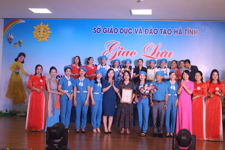 3 giải Nhất cho các đội phòng GD&amp;ĐT huyện Thạch Hà, huyện Cẩm Xuyên, thị xã Hồng Lĩnh.